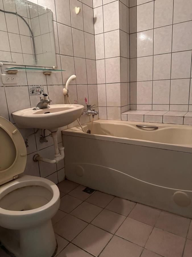 Hotel 丸松商旅 à Miaoli Extérieur photo