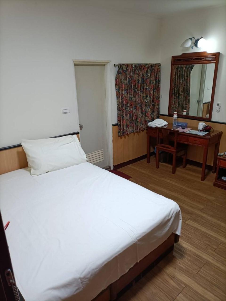 Hotel 丸松商旅 à Miaoli Extérieur photo