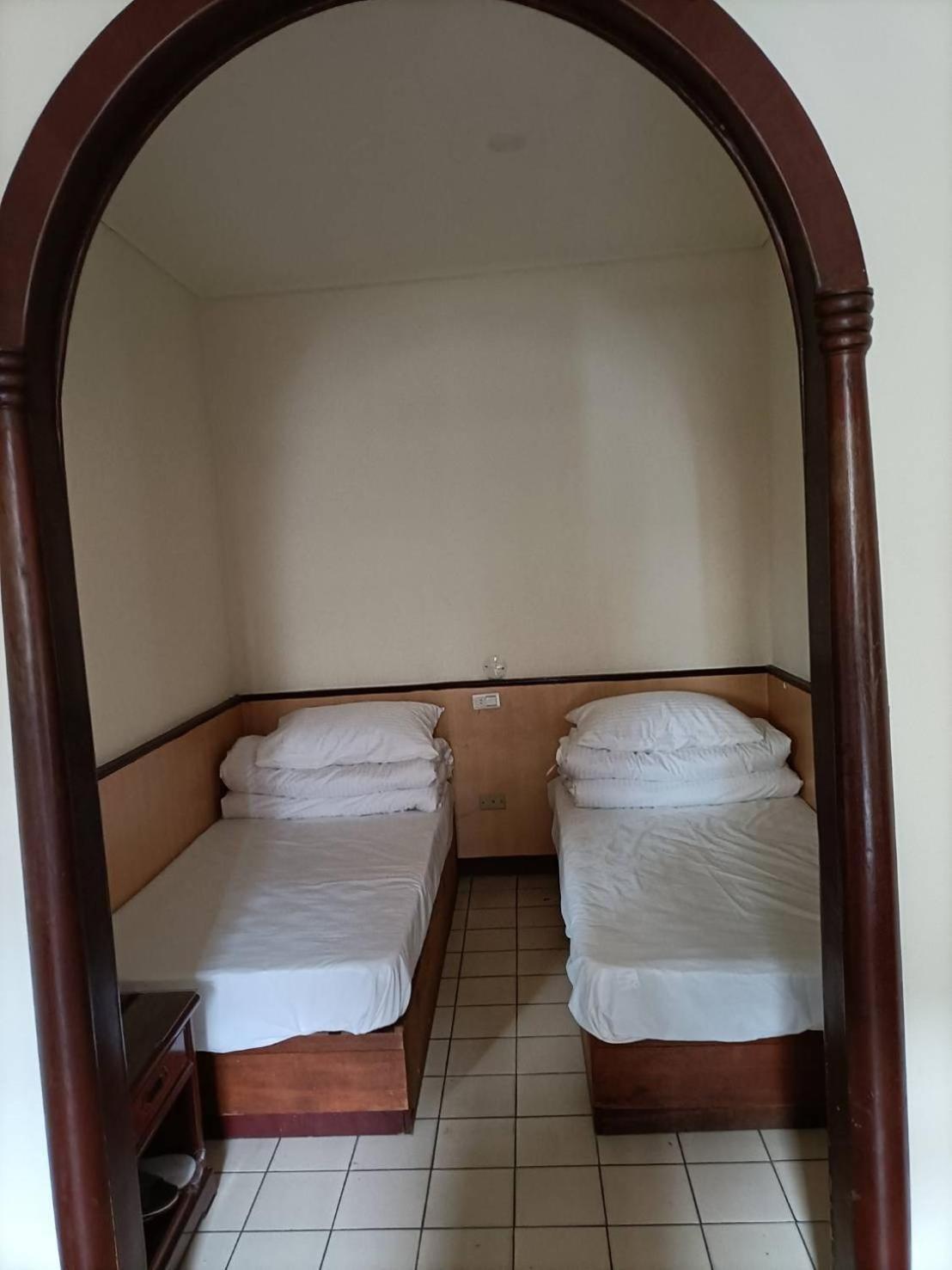 Hotel 丸松商旅 à Miaoli Extérieur photo