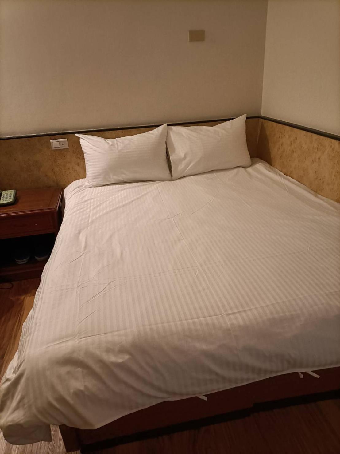 Hotel 丸松商旅 à Miaoli Extérieur photo