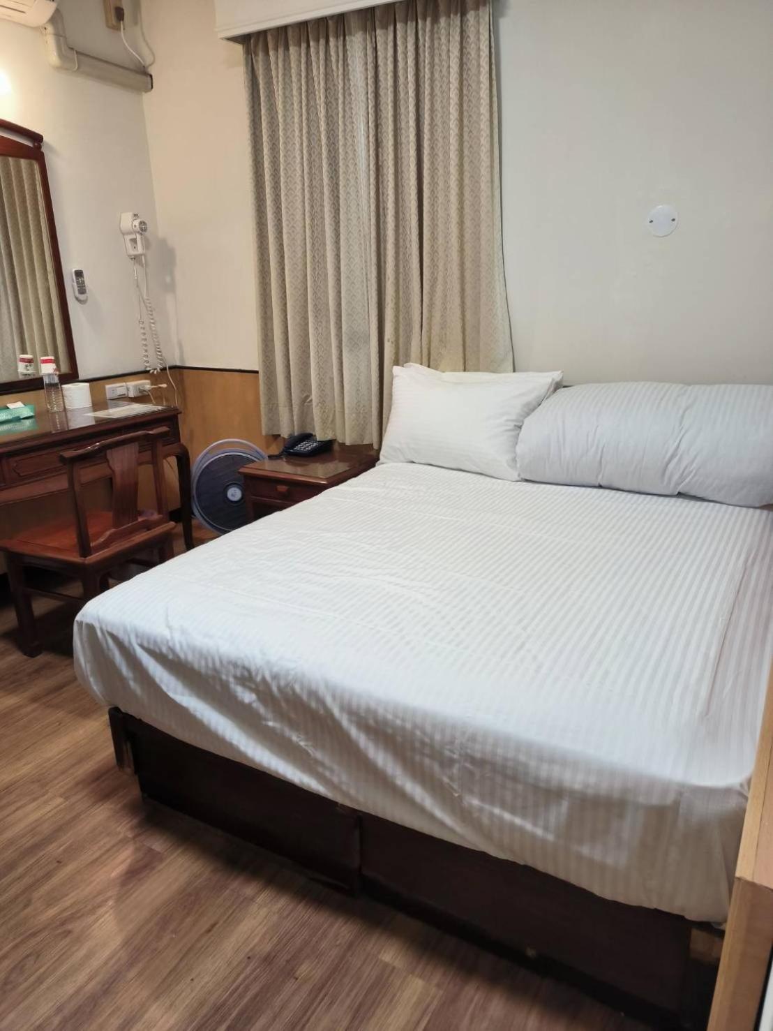 Hotel 丸松商旅 à Miaoli Extérieur photo