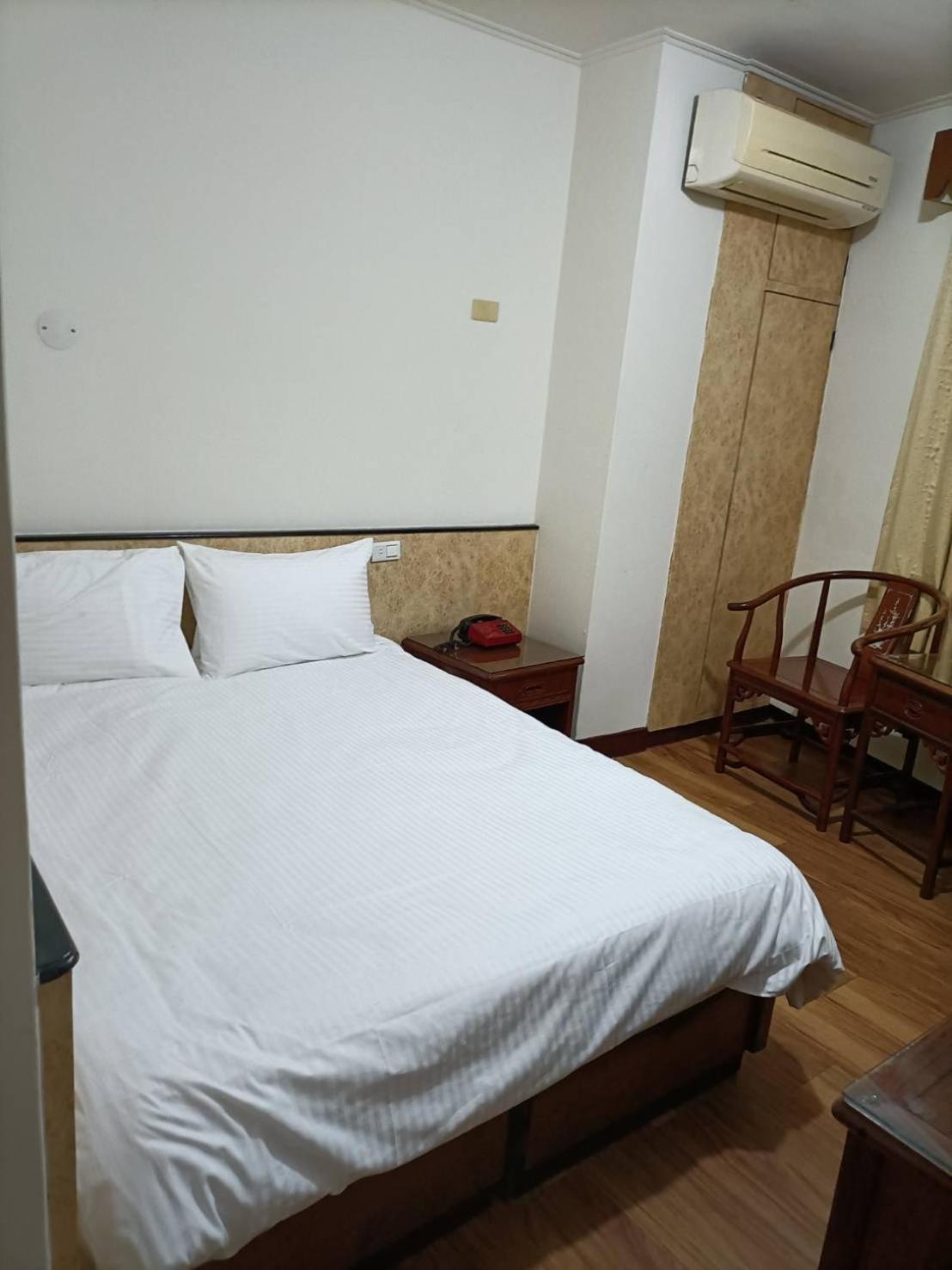 Hotel 丸松商旅 à Miaoli Extérieur photo