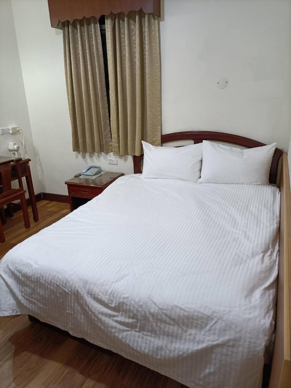 Hotel 丸松商旅 à Miaoli Extérieur photo