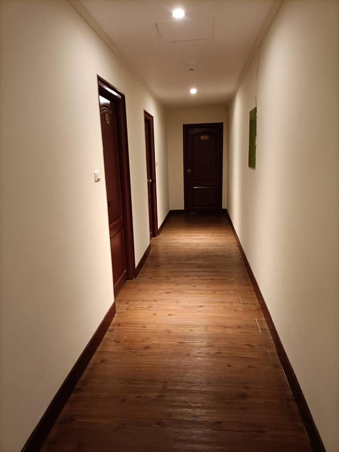 Hotel 丸松商旅 à Miaoli Extérieur photo