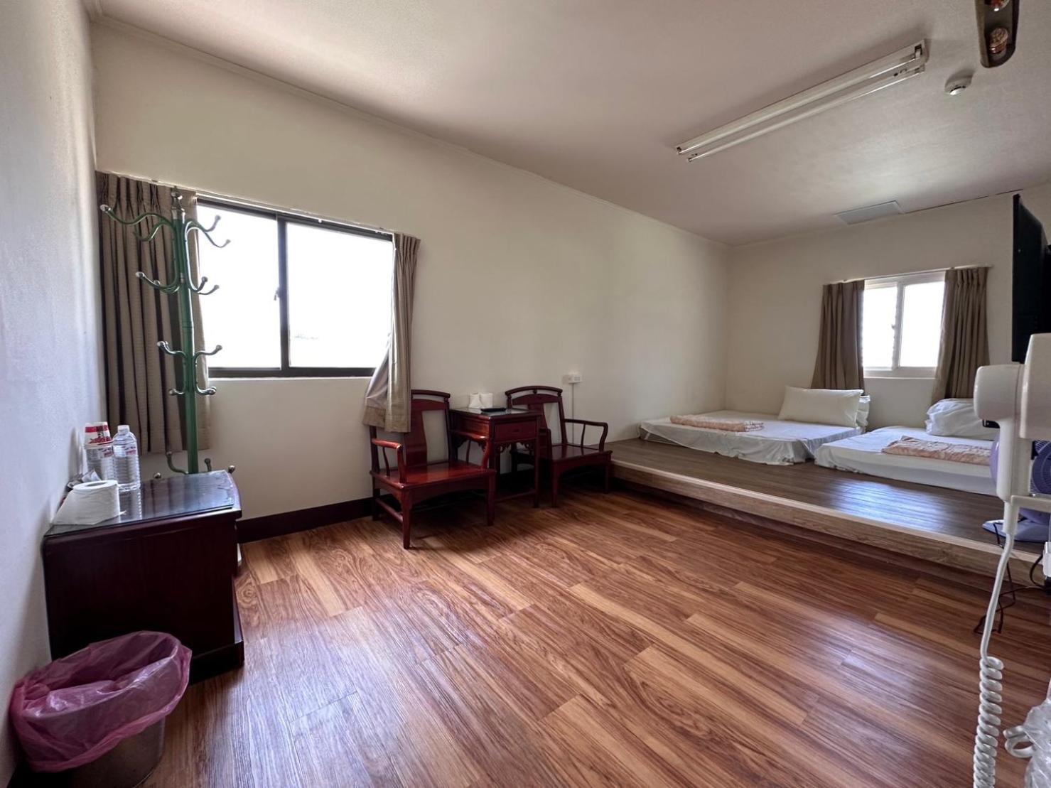Hotel 丸松商旅 à Miaoli Extérieur photo